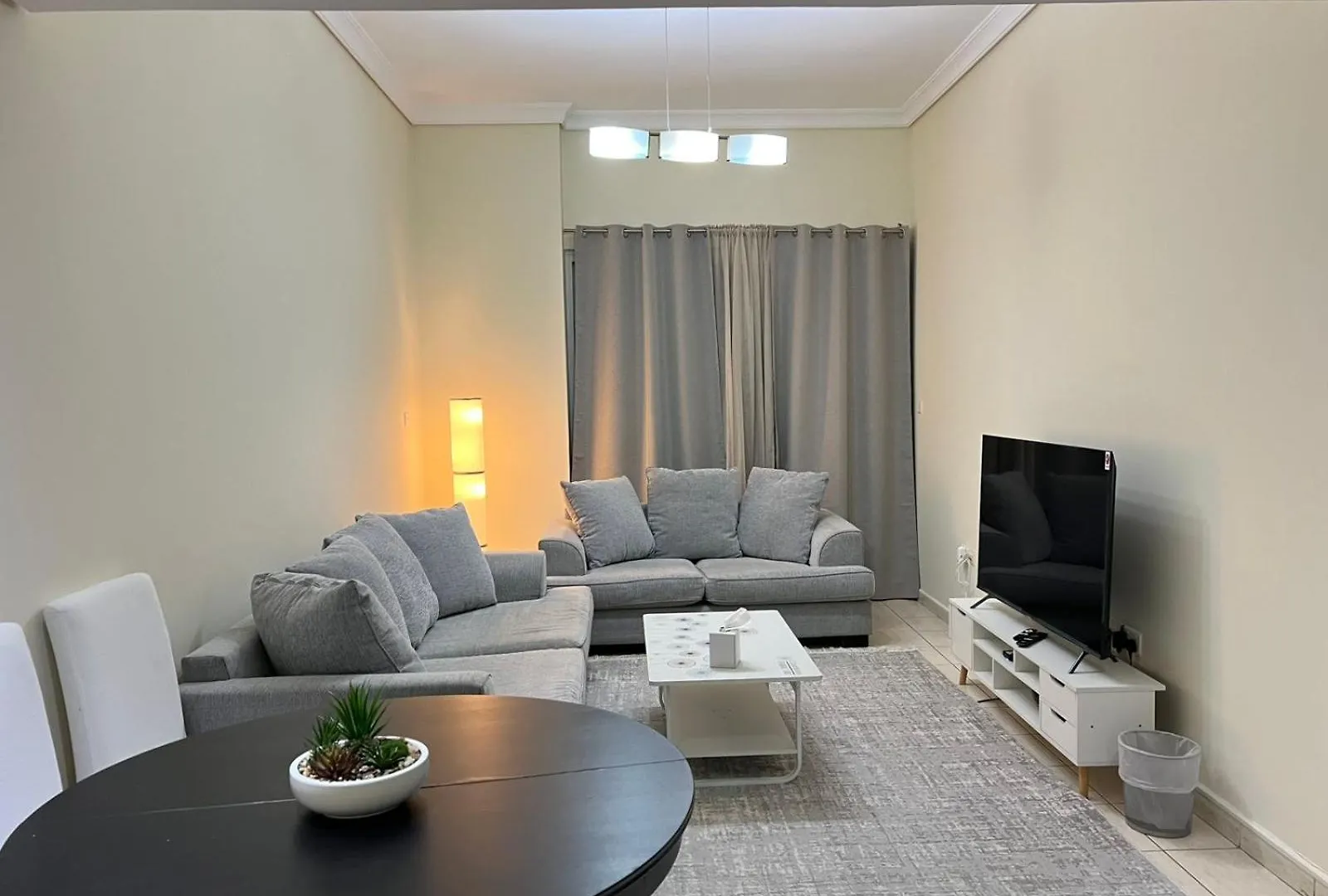 Lake View 1 Bedroom Apartment Jlt, Cluster D Dubai United Arab Emirates