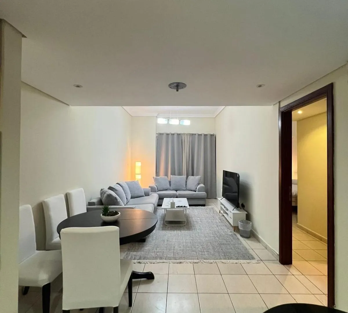 Lake View 1 Bedroom Apartment Jlt, Cluster D Dubai